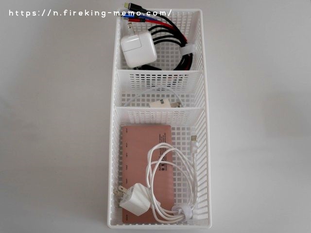 セリアの仕切りボックスは携帯の充電器 コード類を収納しやすいです N Memo