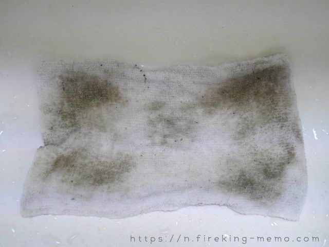 泥で汚れた雑巾