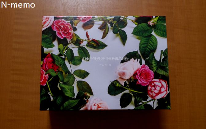 バラの箱が可愛いピエール・エルメのマカロン